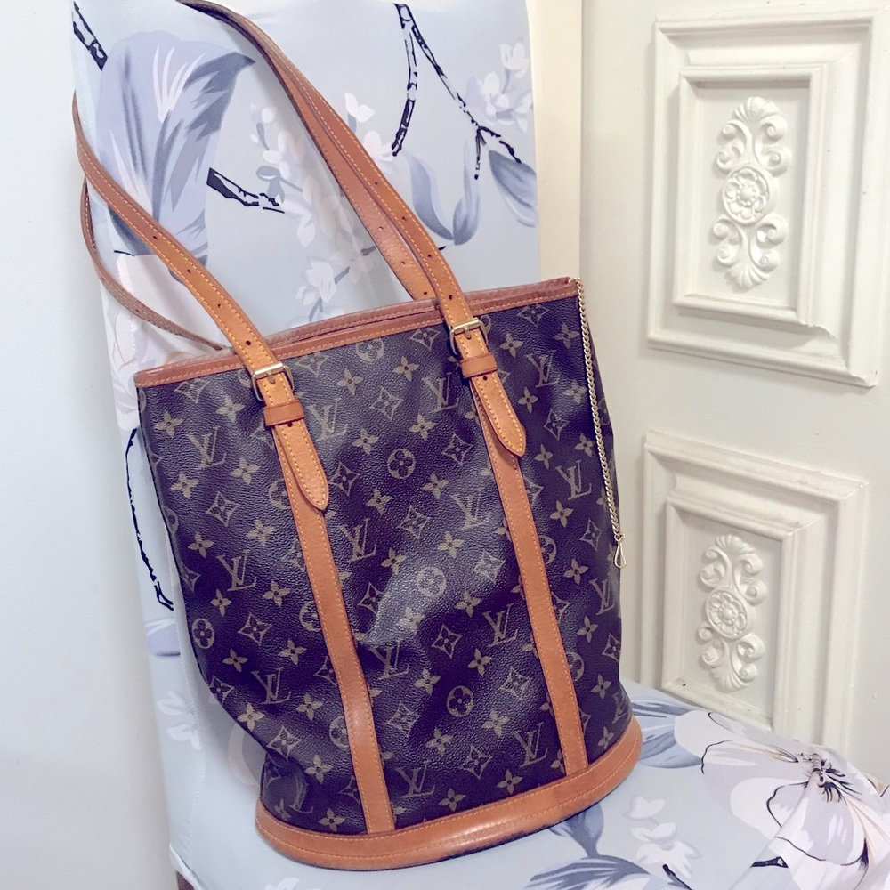 ๐HP๐90โs VTGโขLouis Vuitton GM XLG Bucket Monogram Bag, Authenticitated by Posh - Picture 2 of 16